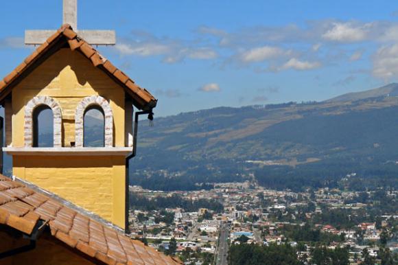 Kirche in den Bergen von Ecuador