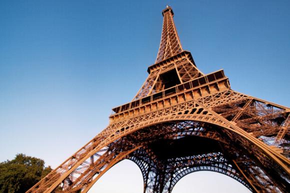 Der Eiffelturm ist die beliebteste Touristenattraktion in Paris Eiffelturm – Paris