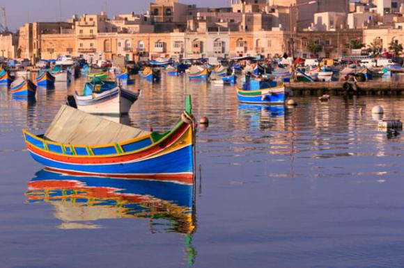 Fischerboote in Hafen von Marsaxlokk – Malta