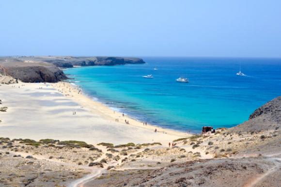 Kleines Dorf am Strand von Fuerteventura
